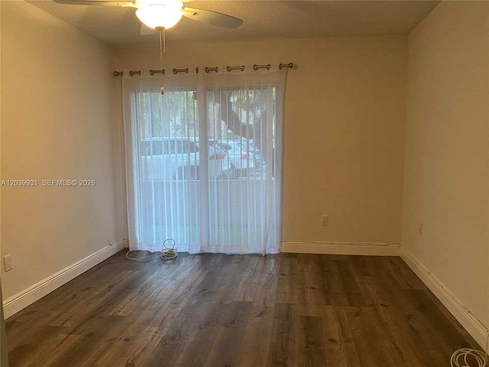 В аренду: $1,900 (1 спален, 1 ванн, 715 Квадратных фут)