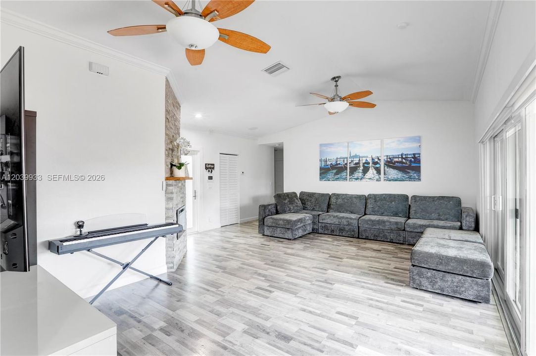 En Venta: $580,000 (3 camas, 2 baños, 1466 Pies cuadrados)