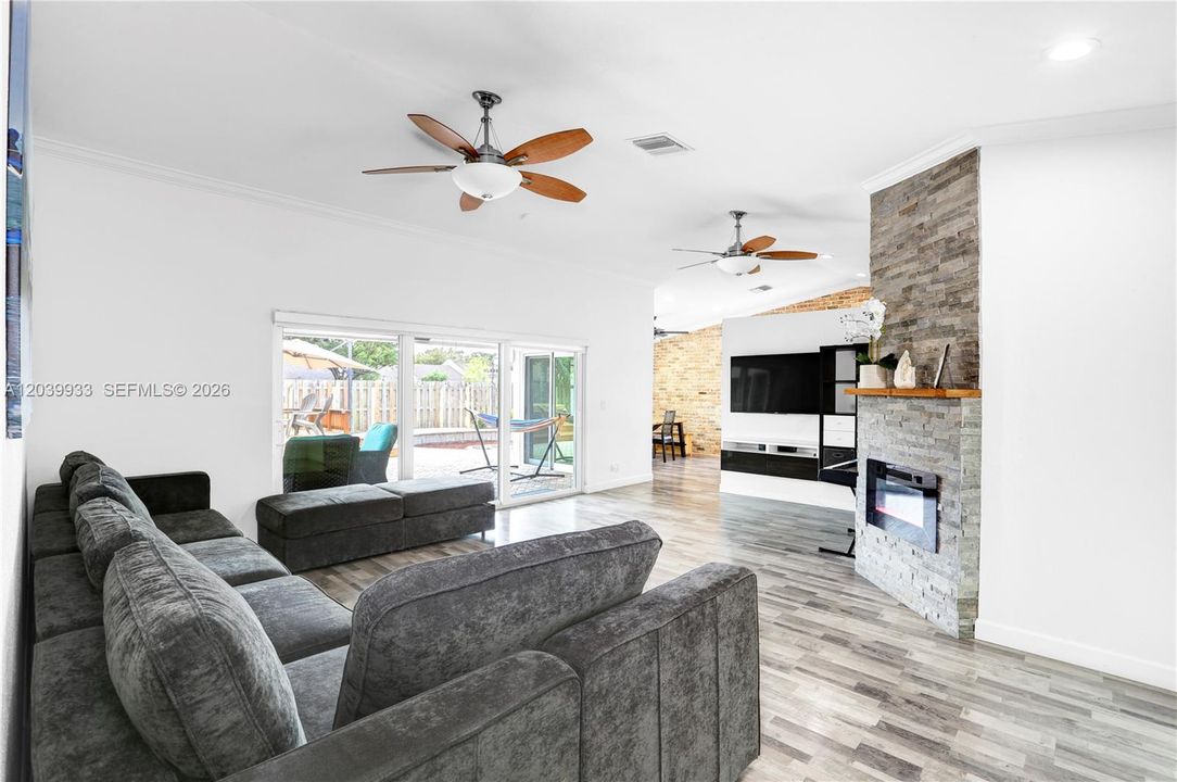 En Venta: $580,000 (3 camas, 2 baños, 1466 Pies cuadrados)
