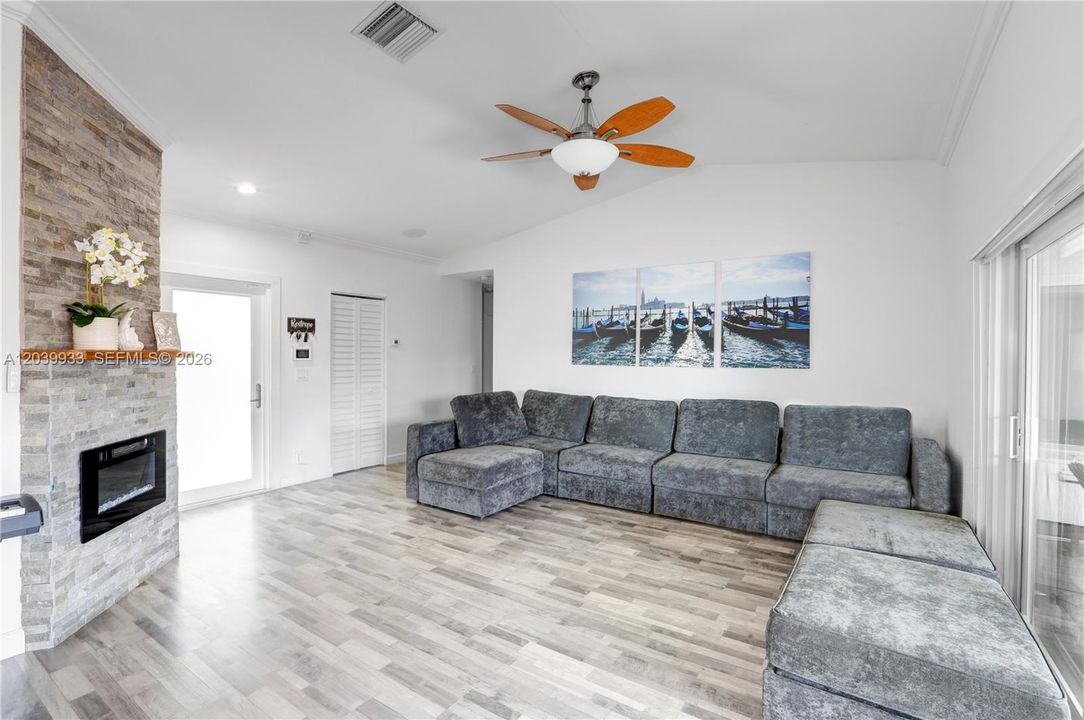 En Venta: $580,000 (3 camas, 2 baños, 1466 Pies cuadrados)