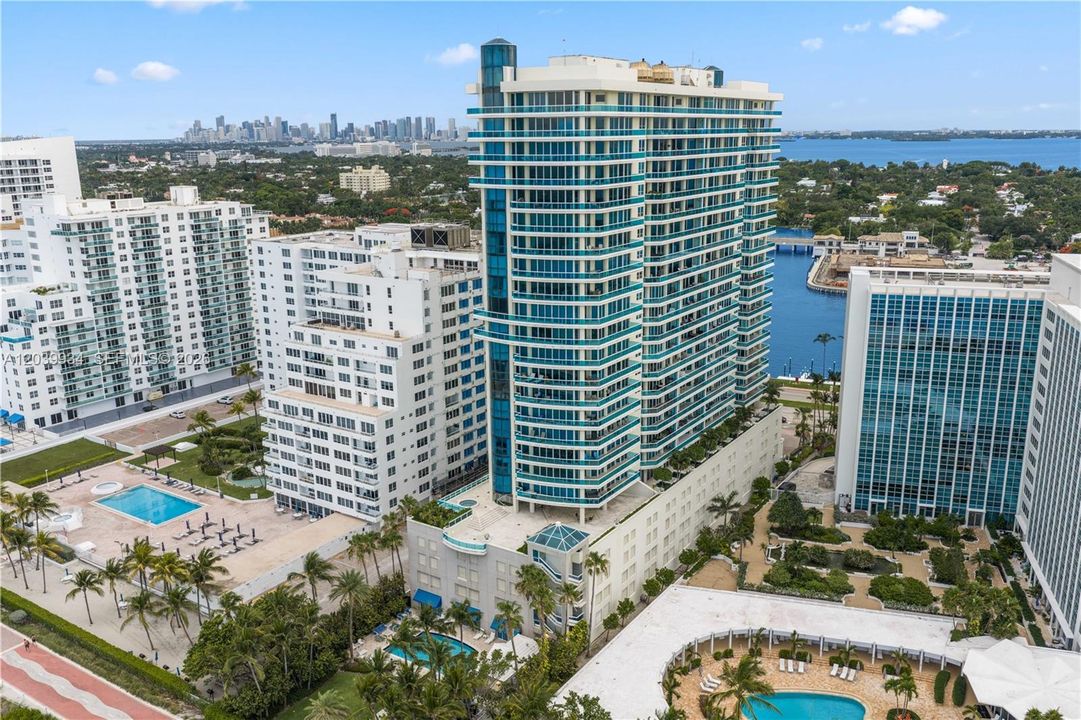 На продажу: $6,495,000 (4 спален, 2 ванн, 5517 Квадратных фут)