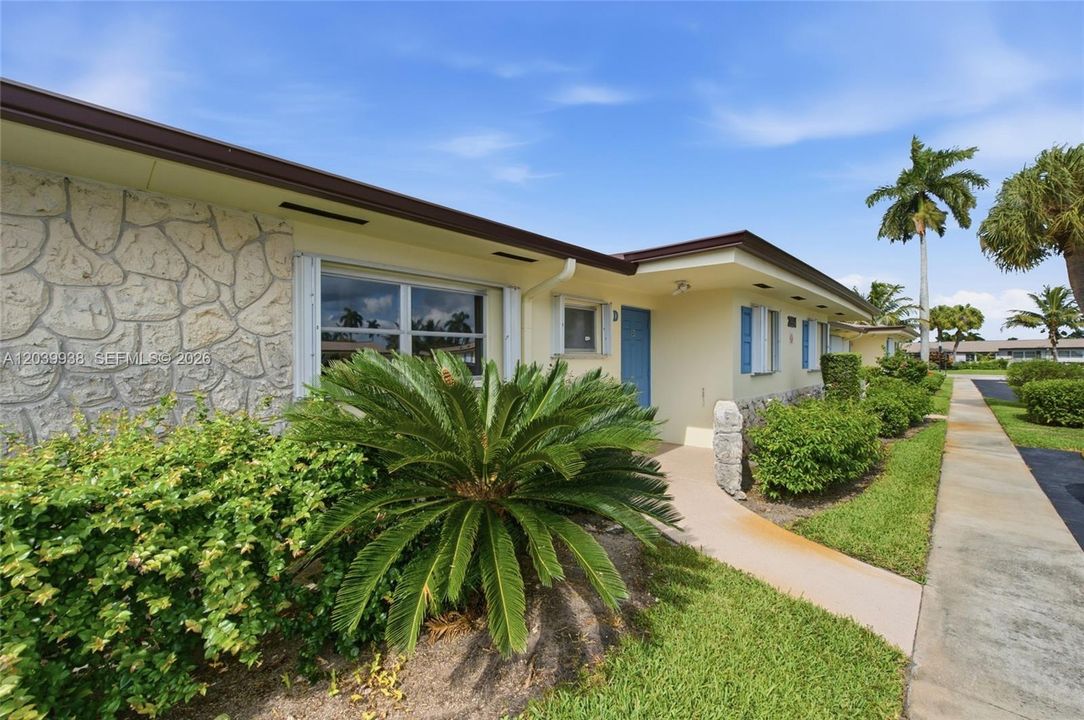 For Sale: $139,900 (2 beds, 1 baths, 815 Square Feet)
