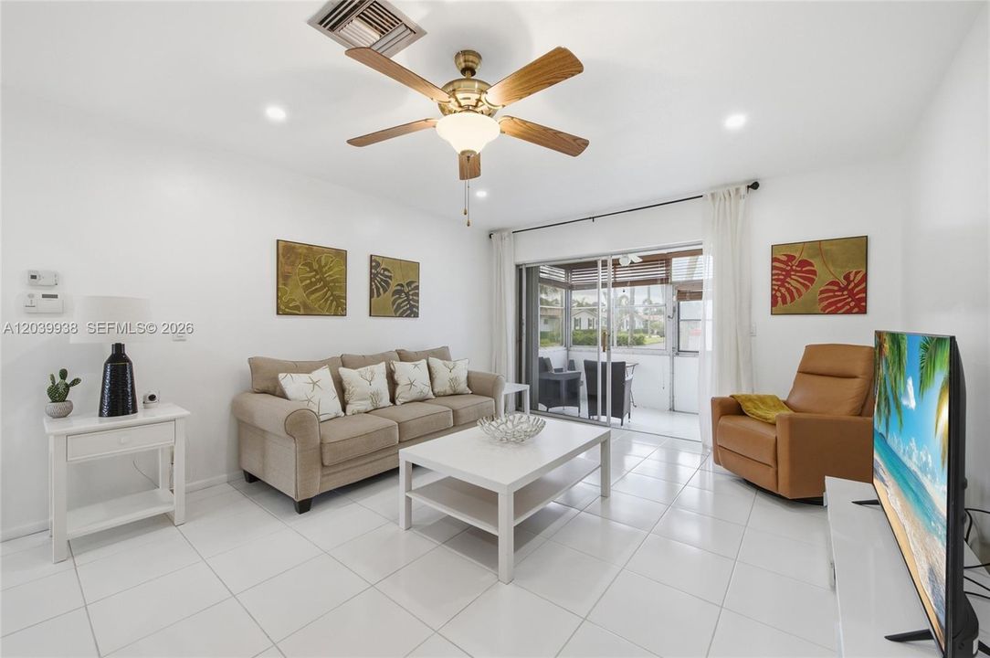 For Sale: $139,900 (2 beds, 1 baths, 815 Square Feet)