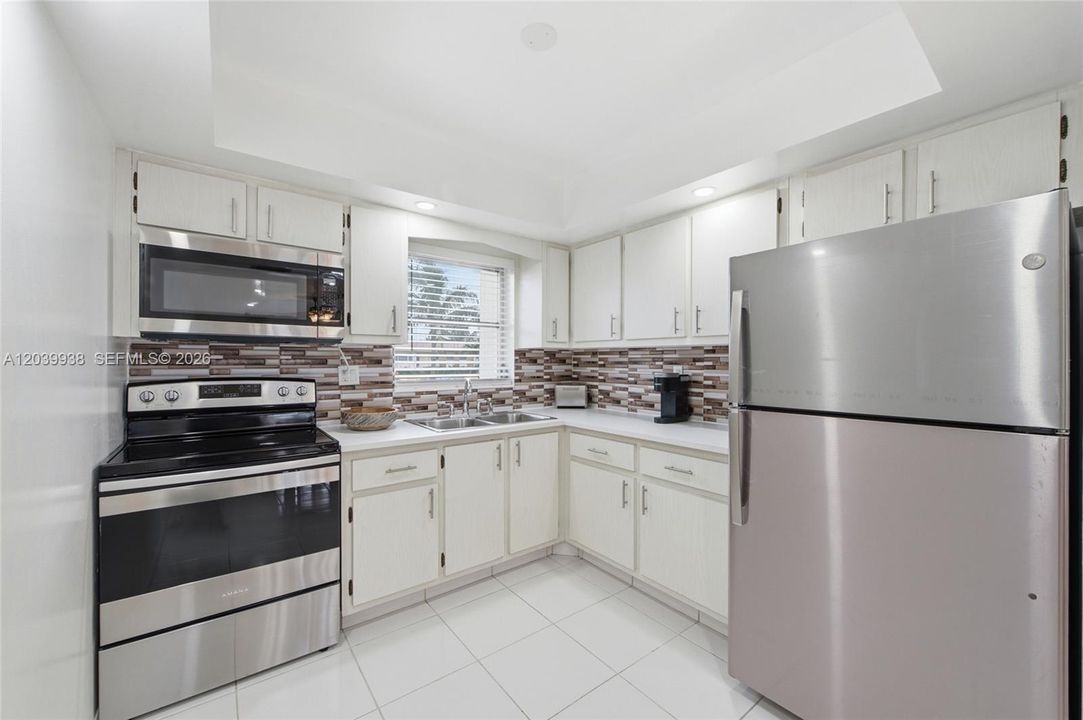 For Sale: $139,900 (2 beds, 1 baths, 815 Square Feet)