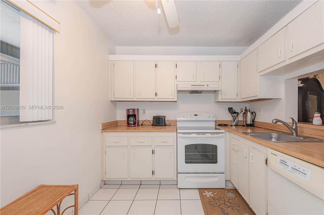 Под контрактом: $89,900 (2 спален, 2 ванн, 1010 Квадратных фут)