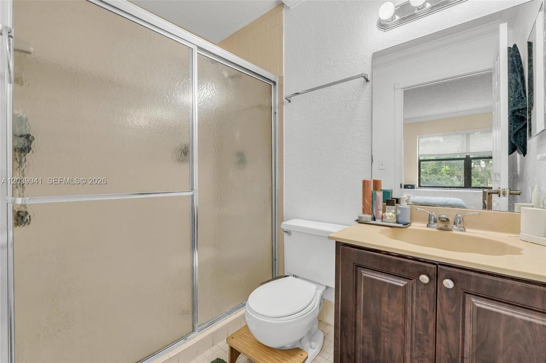 На продажу: $299,900 (3 спален, 2 ванн, 1230 Квадратных фут)