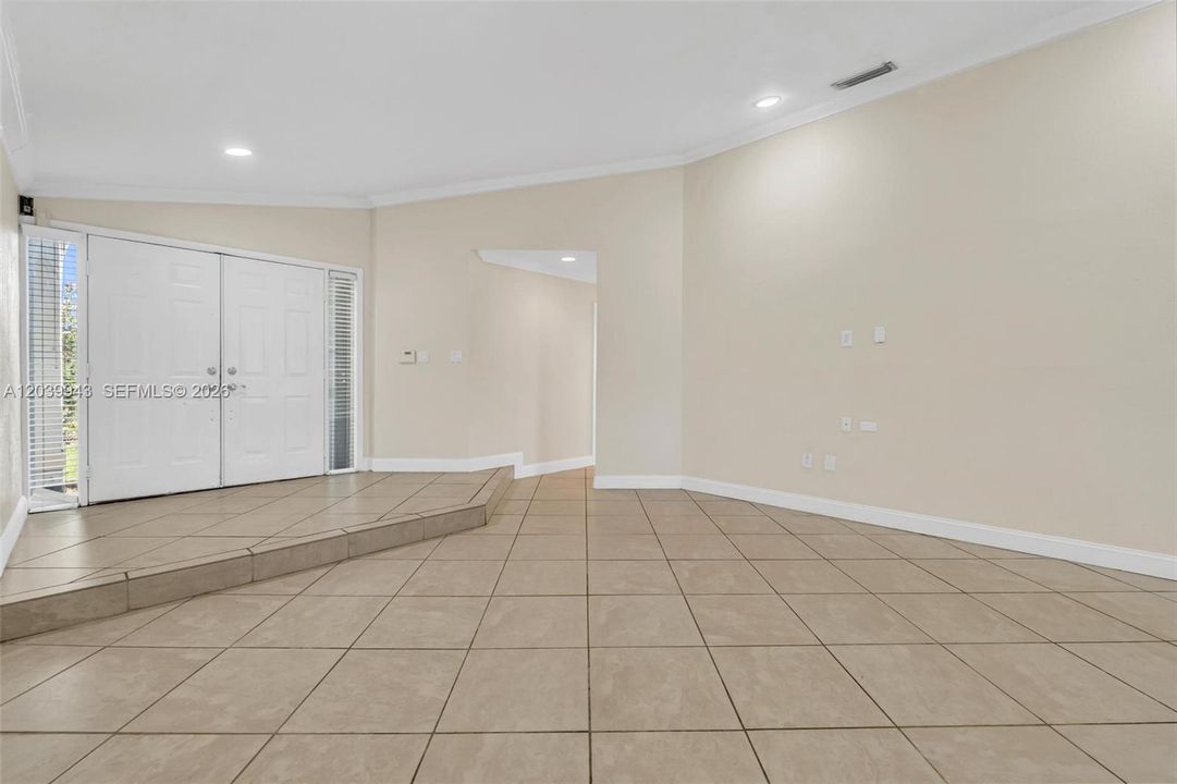 For Rent: $3,250 (3 beds, 2 baths, 1565 Square Feet)
