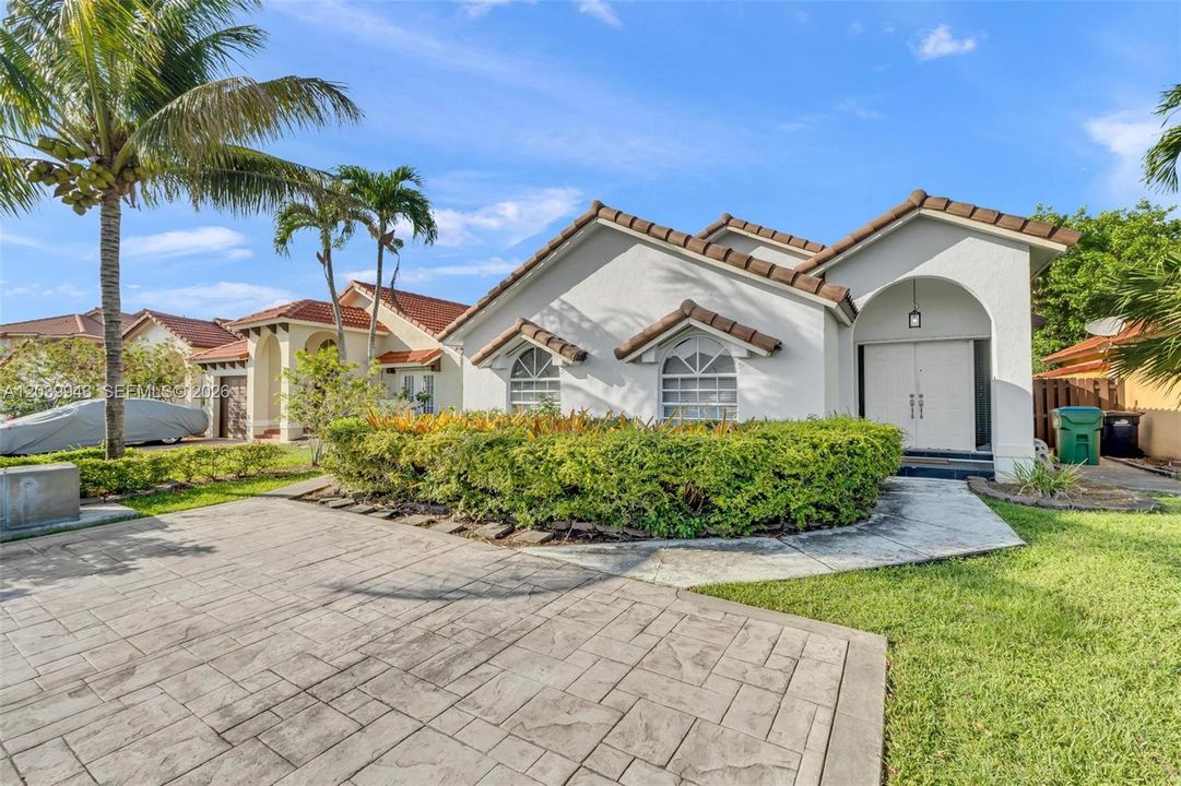 For Rent: $3,250 (3 beds, 2 baths, 1565 Square Feet)