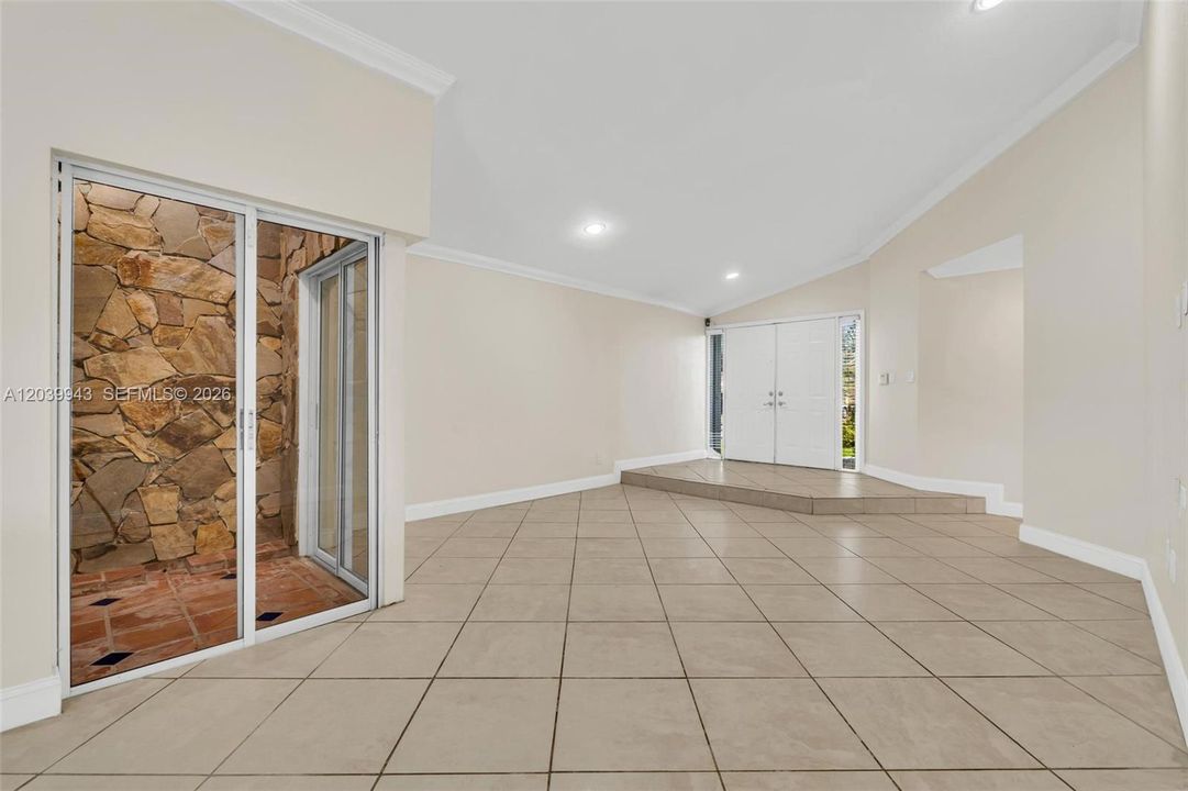 For Rent: $3,250 (3 beds, 2 baths, 1565 Square Feet)