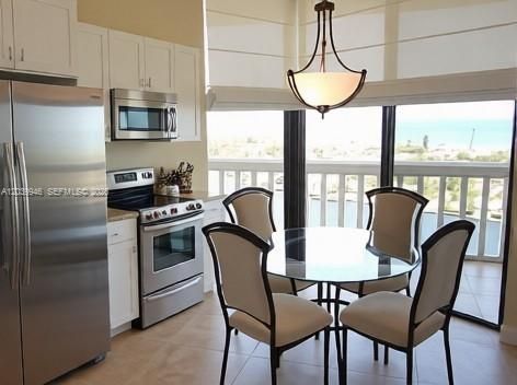 For Rent: $3,200 (2 beds, 2 baths, 1470 Square Feet)
