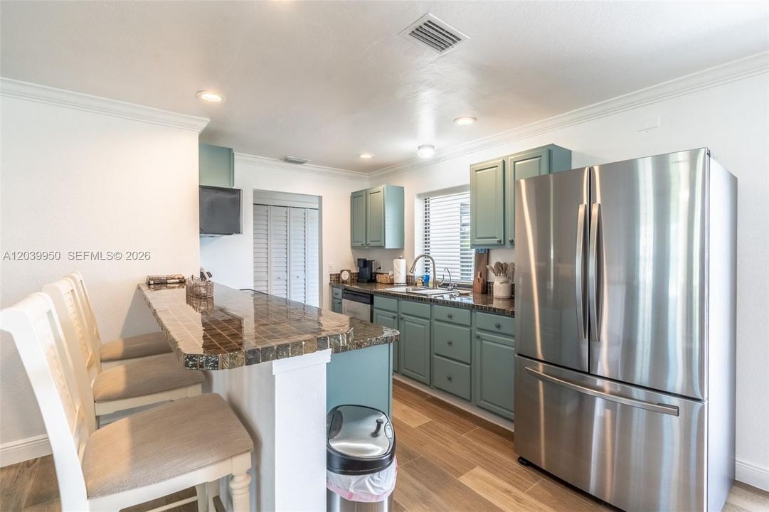 For Sale: $510,000 (3 beds, 2 baths, 1405 Square Feet)