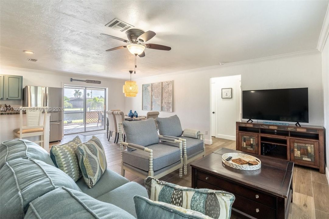 For Sale: $510,000 (3 beds, 2 baths, 1405 Square Feet)