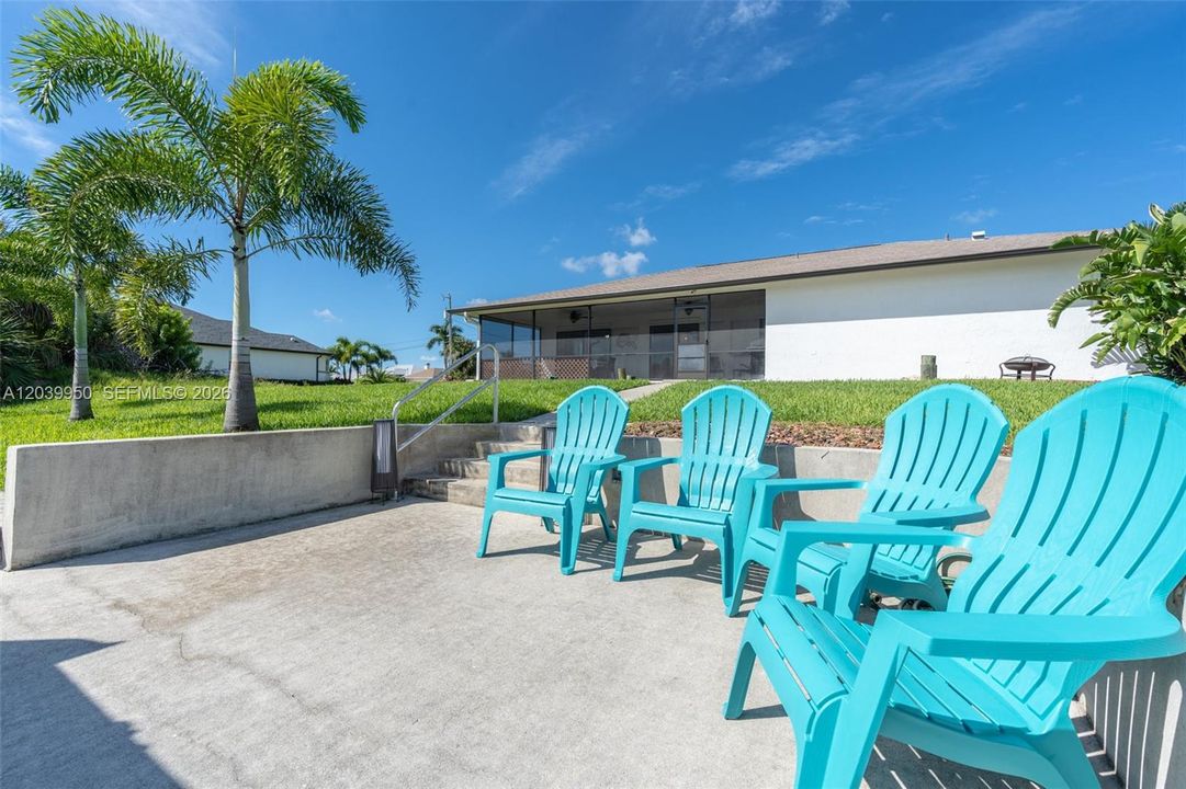 For Sale: $510,000 (3 beds, 2 baths, 1405 Square Feet)