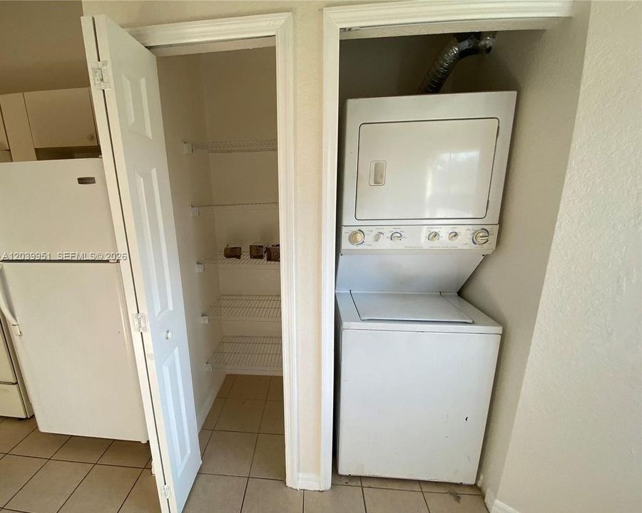 For Rent: $2,200 (2 beds, 2 baths, 910 Square Feet)