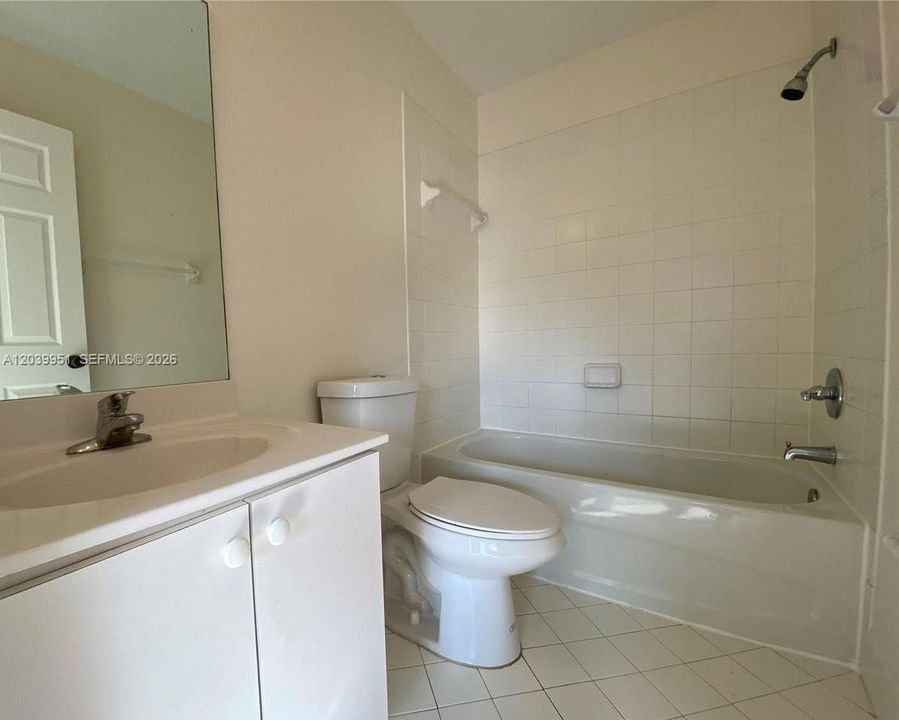 For Rent: $2,200 (2 beds, 2 baths, 910 Square Feet)