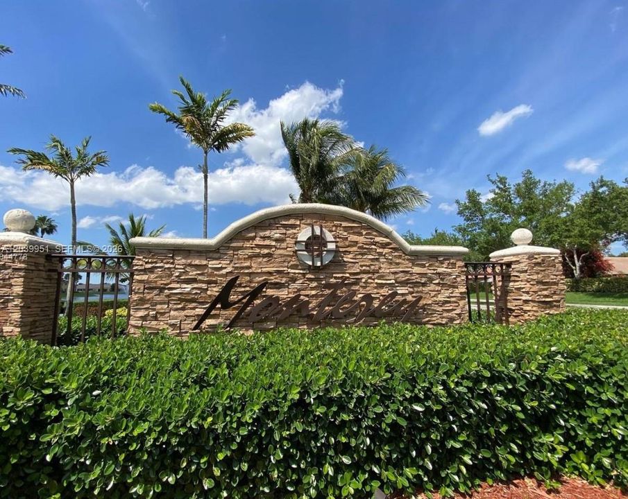 For Rent: $2,200 (2 beds, 2 baths, 910 Square Feet)