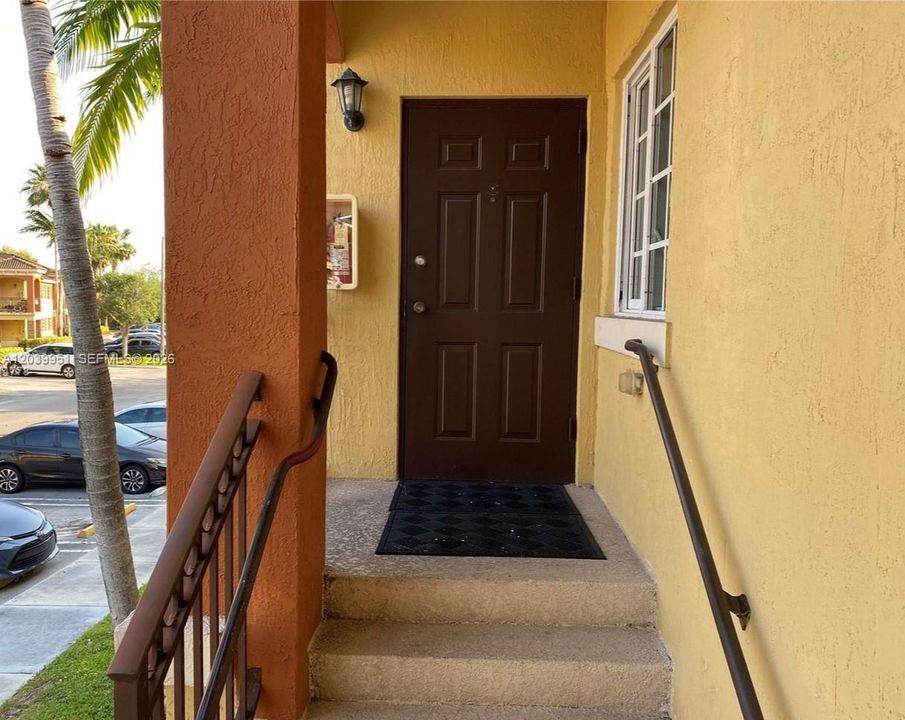 For Rent: $2,200 (2 beds, 2 baths, 910 Square Feet)