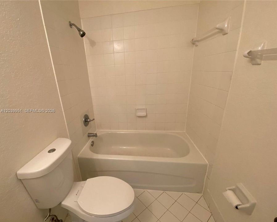 For Rent: $2,200 (2 beds, 2 baths, 910 Square Feet)