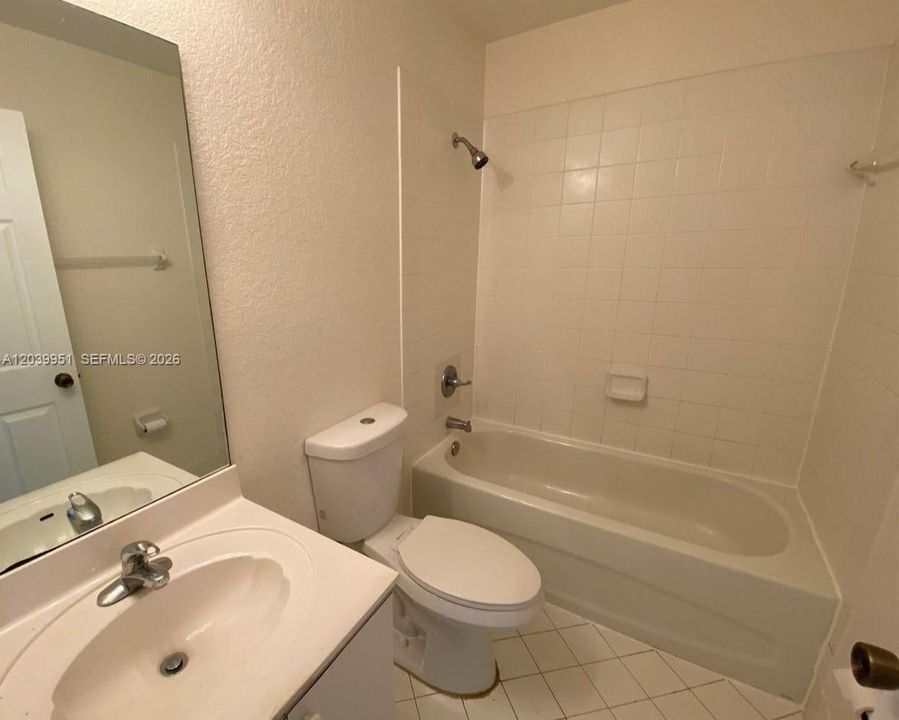 For Rent: $2,200 (2 beds, 2 baths, 910 Square Feet)