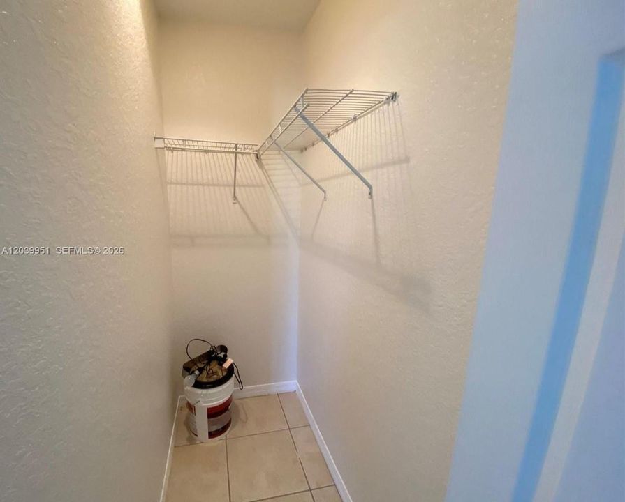 For Rent: $2,200 (2 beds, 2 baths, 910 Square Feet)