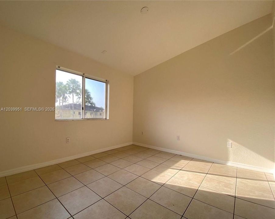 For Rent: $2,200 (2 beds, 2 baths, 910 Square Feet)