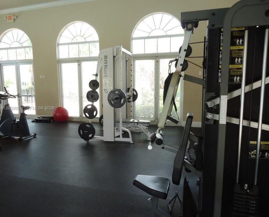 For Rent: $2,200 (2 beds, 2 baths, 910 Square Feet)