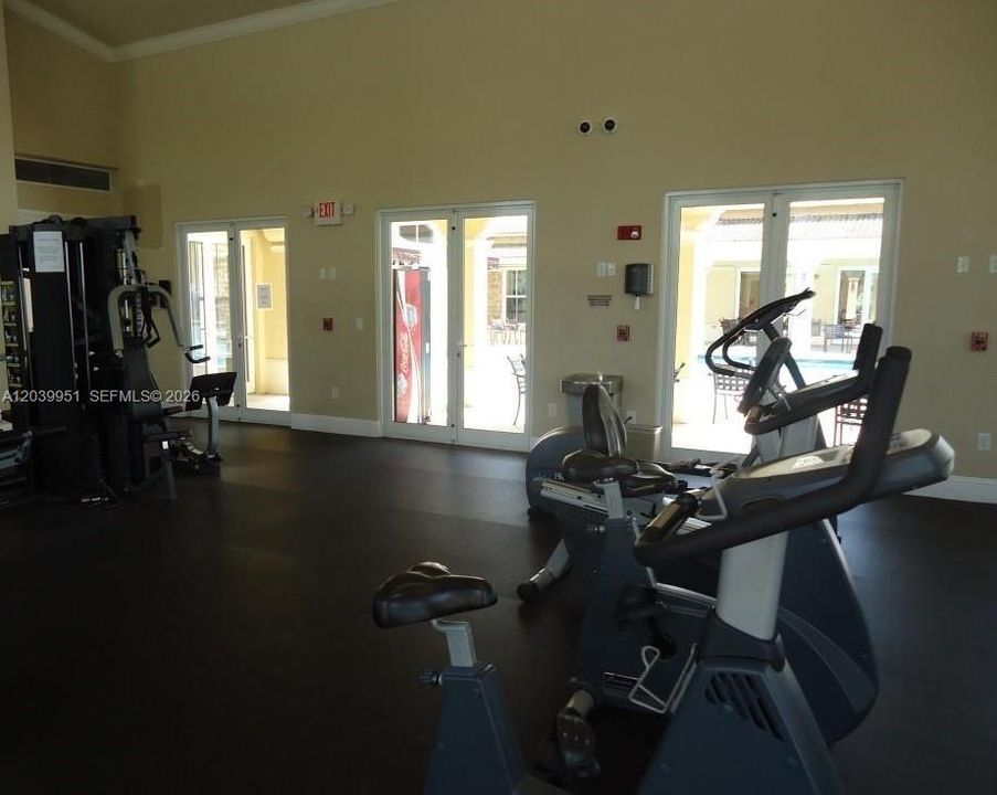 For Rent: $2,200 (2 beds, 2 baths, 910 Square Feet)