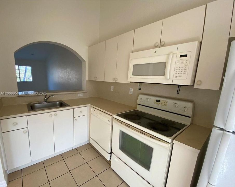 For Rent: $2,200 (2 beds, 2 baths, 910 Square Feet)