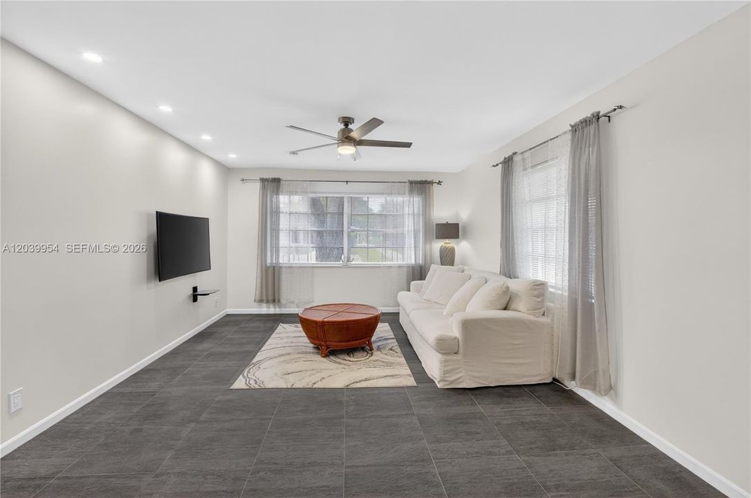 En Venta: $212,000 (2 camas, 2 baños, 1238 Pies cuadrados)