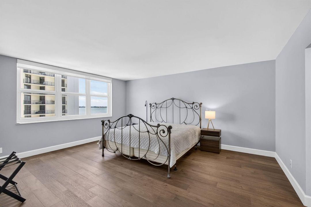 MASTER BED