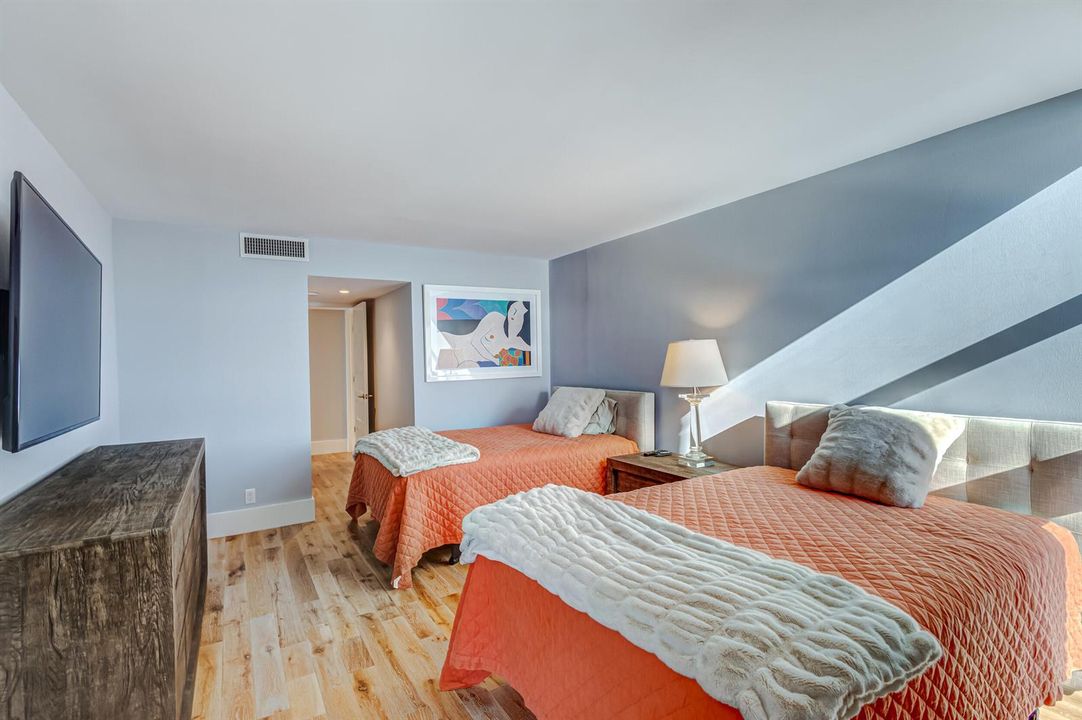GUEST BED