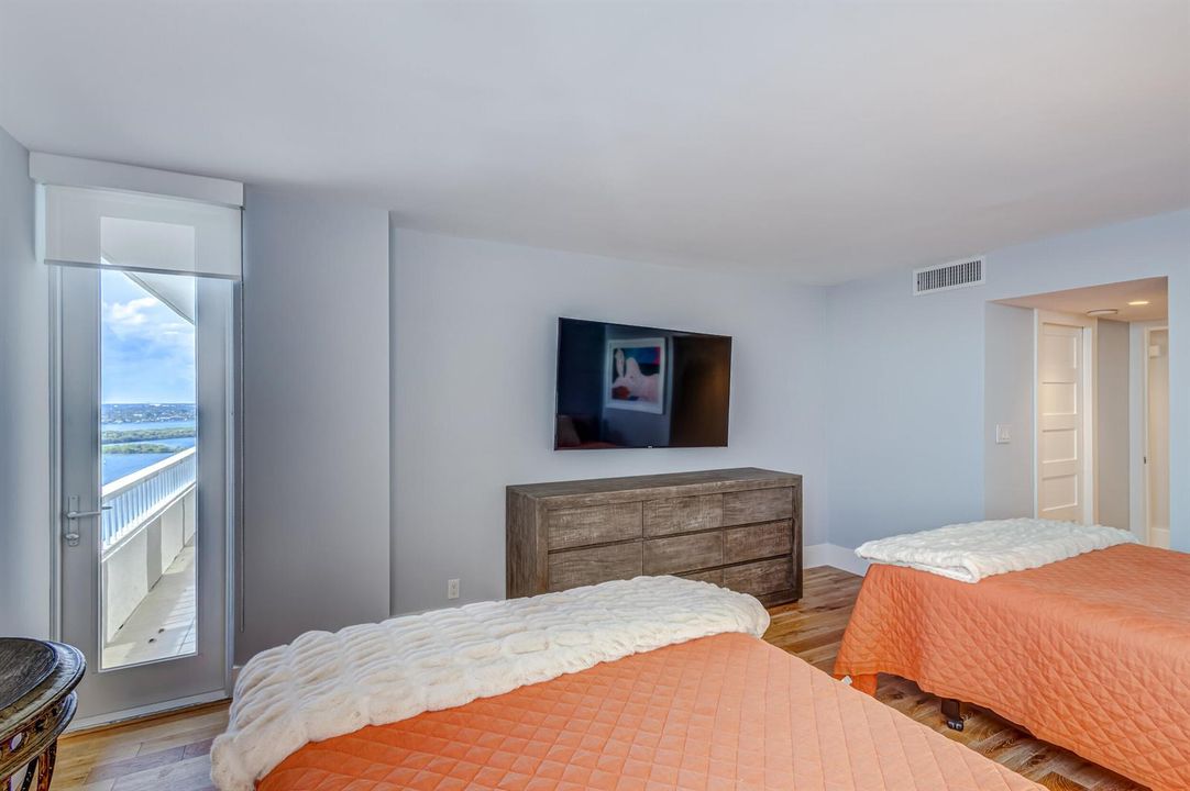 GUEST BED