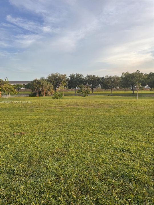For Rent: $2,200 (2 beds, 2 baths, 967 Square Feet)