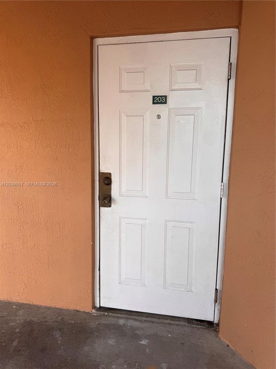 For Rent: $2,200 (2 beds, 2 baths, 967 Square Feet)