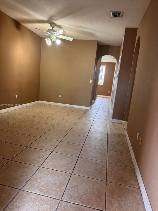For Rent: $2,200 (2 beds, 2 baths, 967 Square Feet)