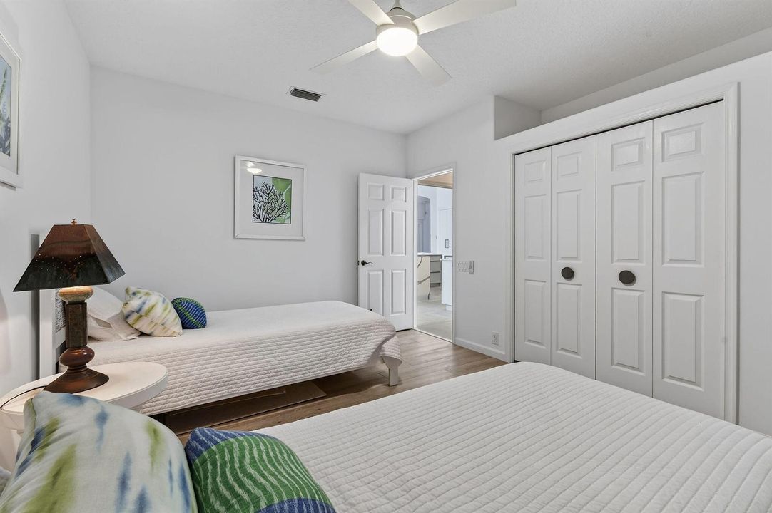 8091SEWoodlakeLane(61)