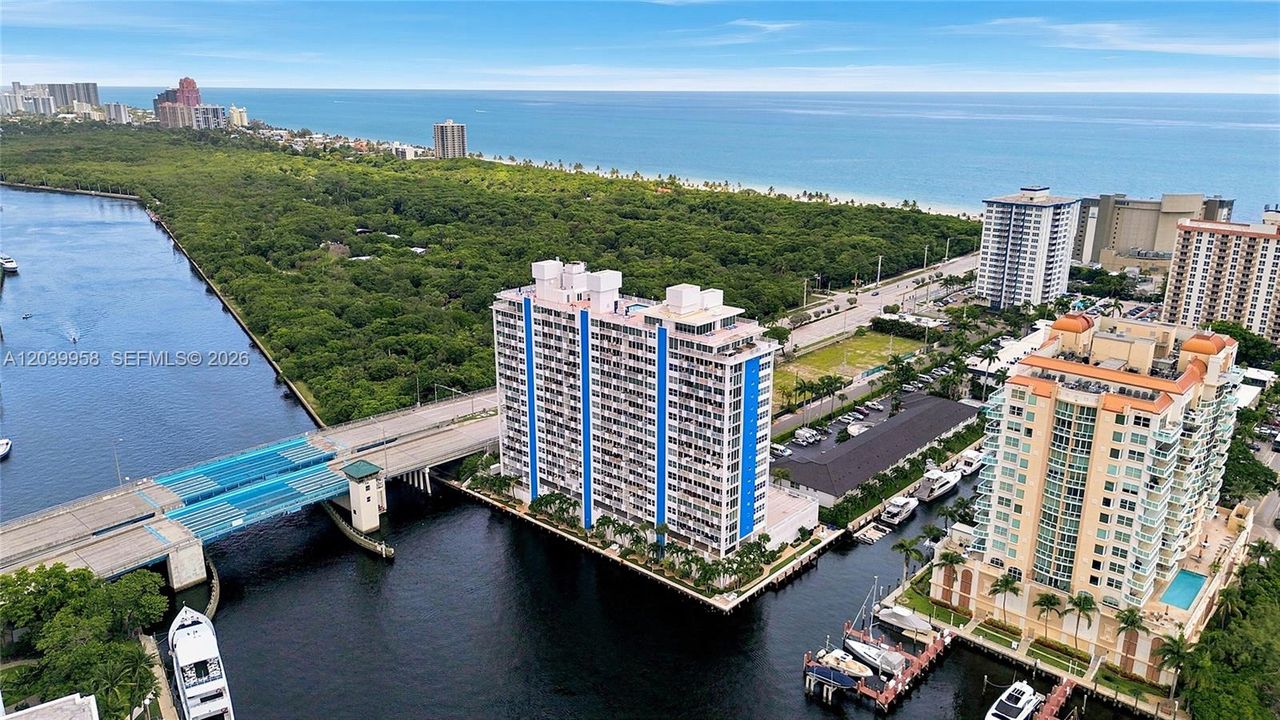 На продажу: $2,295,000 (3 спален, 3 ванн, 4600 Квадратных фут)