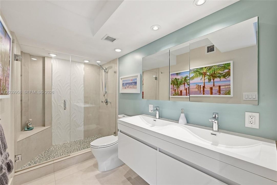 На продажу: $2,295,000 (3 спален, 3 ванн, 4600 Квадратных фут)