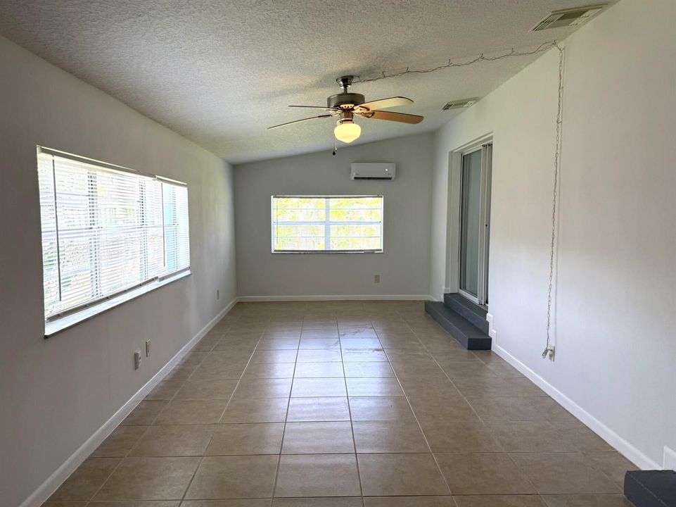 Unit B Florida Rm