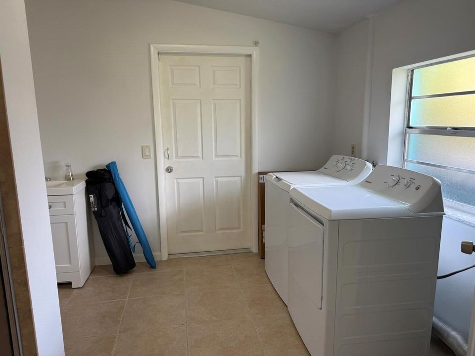 Laundry Rm