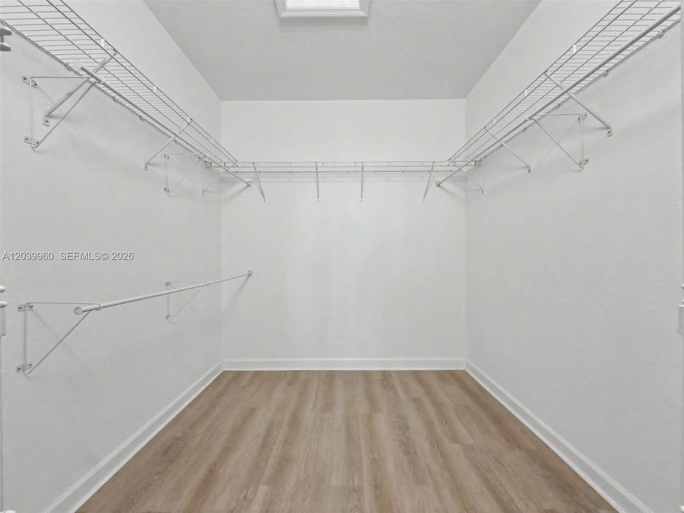 For Rent: $2,950 (3 beds, 2 baths, 1887 Square Feet)
