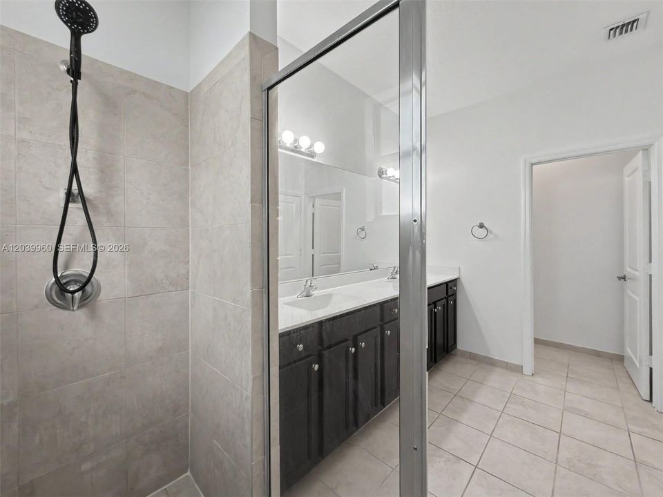 For Rent: $2,950 (3 beds, 2 baths, 1887 Square Feet)