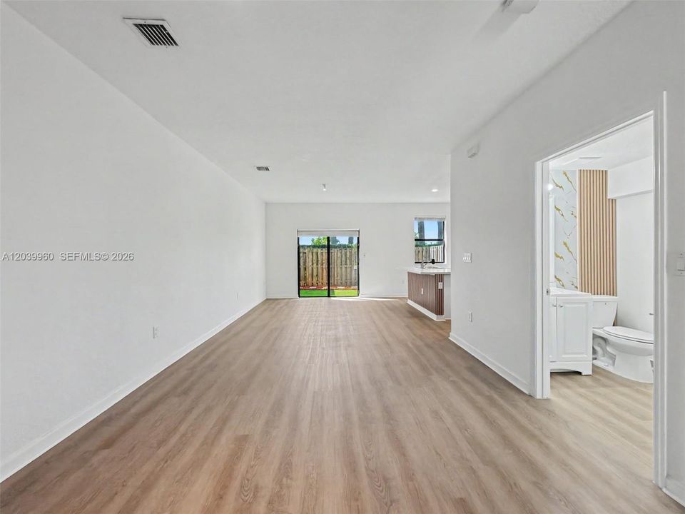 For Rent: $2,950 (3 beds, 2 baths, 1887 Square Feet)