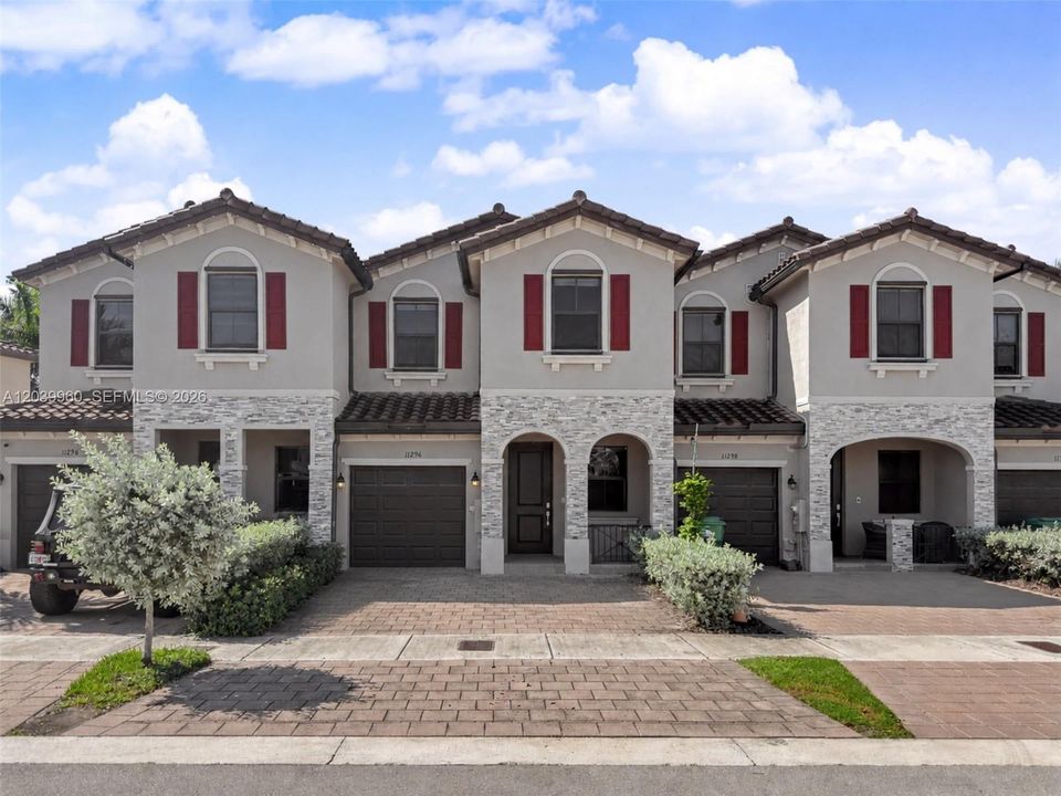 For Rent: $2,950 (3 beds, 2 baths, 1887 Square Feet)