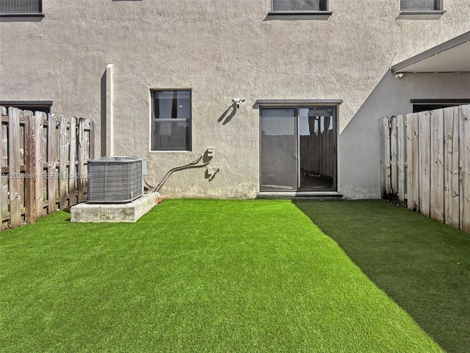For Rent: $2,950 (3 beds, 2 baths, 1887 Square Feet)