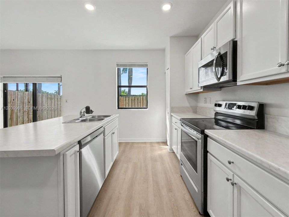 For Rent: $2,950 (3 beds, 2 baths, 1887 Square Feet)