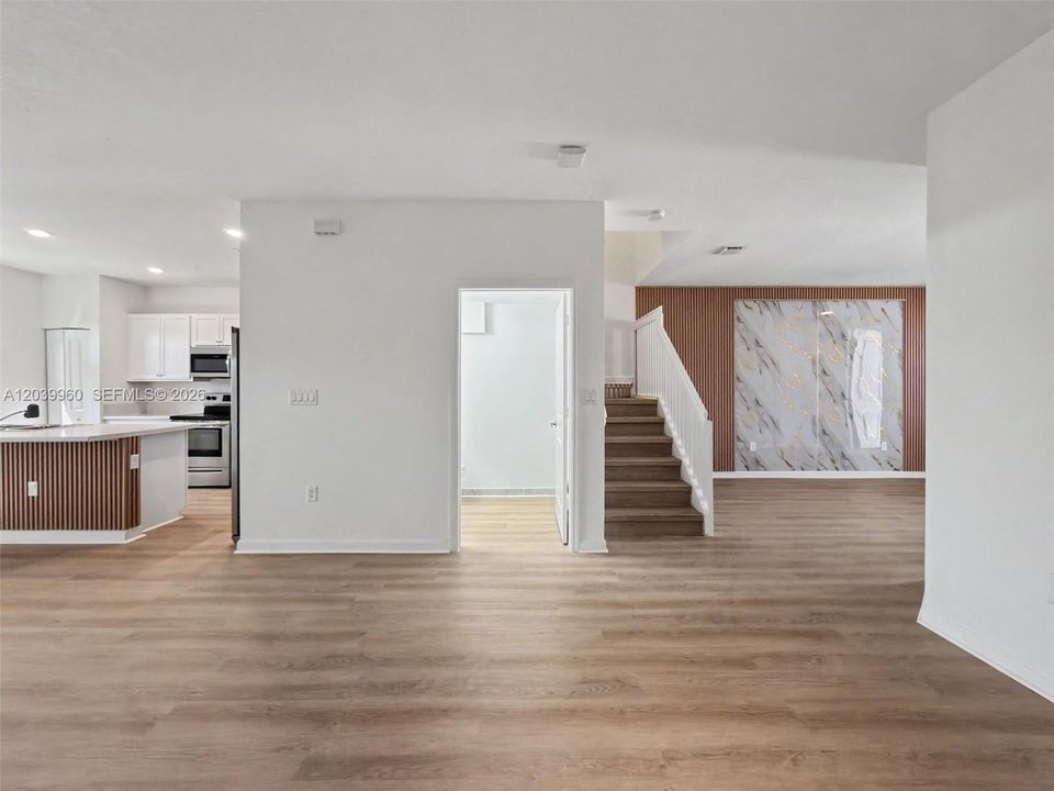 For Rent: $2,950 (3 beds, 2 baths, 1887 Square Feet)