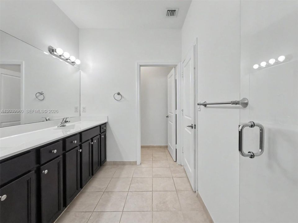 For Rent: $2,950 (3 beds, 2 baths, 1887 Square Feet)