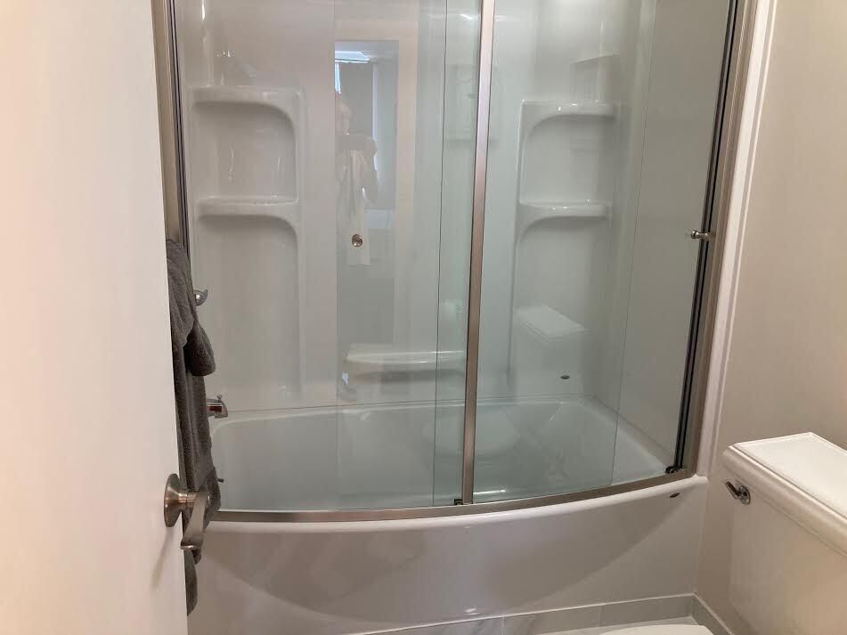 Primary Tub/Shower