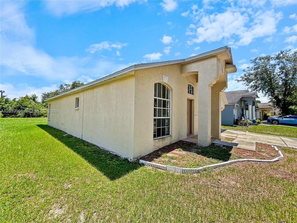 For Sale: $265,000 (3 beds, 2 baths, 1440 Square Feet)